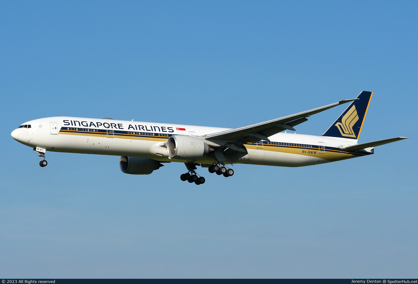 Photo of 9V-SWW - Boeing 777-312(ER) operated by Singapore Airlines