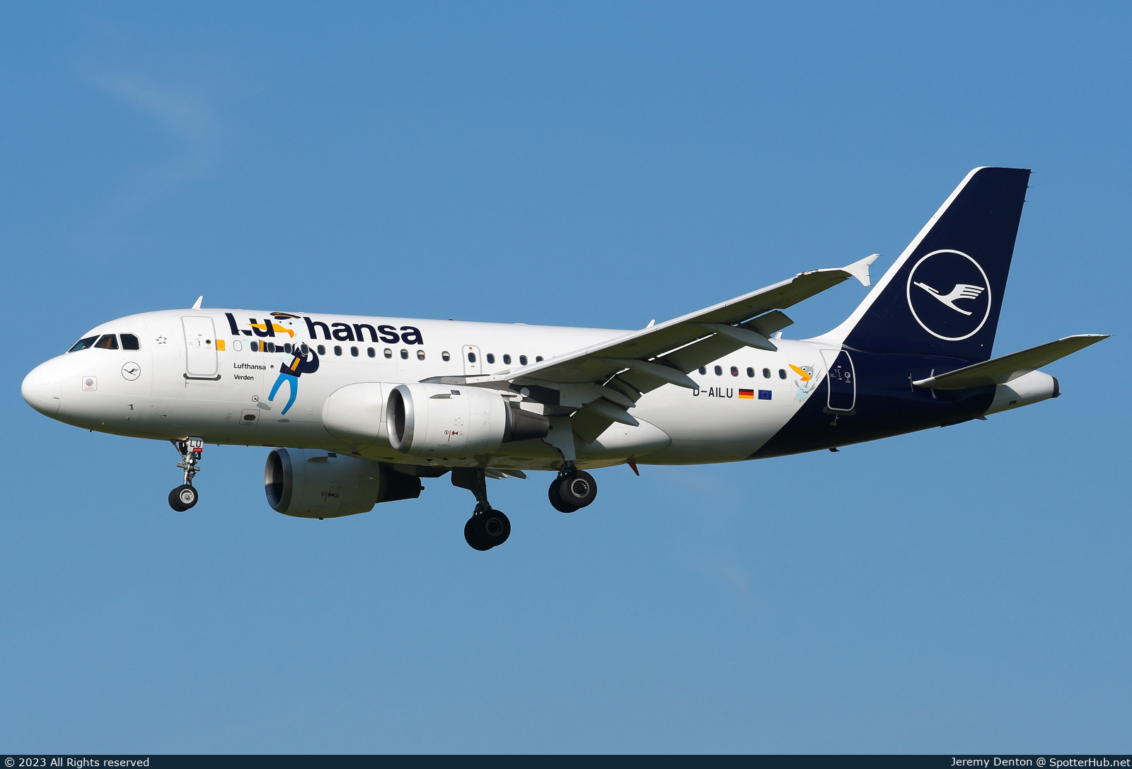 Photo of D-AILU - Airbus A319-114 operated by Lufthansa