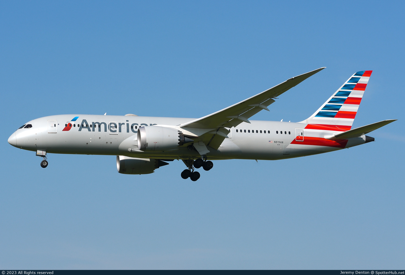Photo of N819AN - Boeing 787-8 Dreamliner operated by American Airlines
