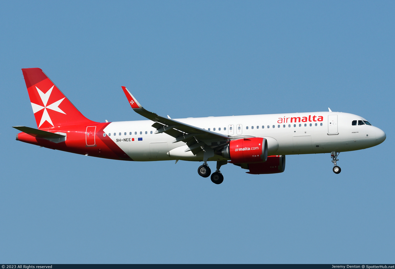 Photo of 9H-NEE - Airbus A320-251N operated by Air Malta