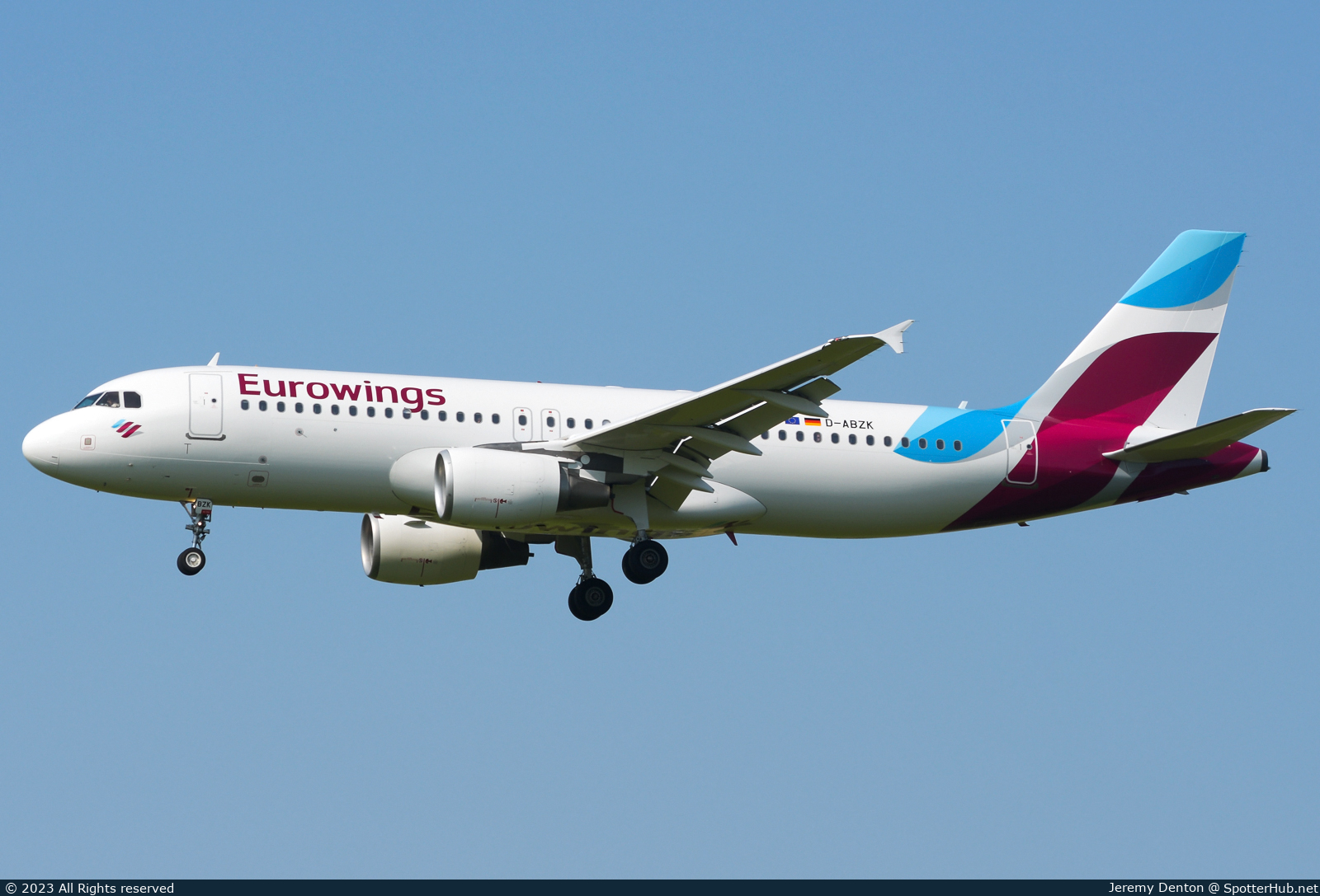 Photo of D-ABZK - Airbus A320-216 operated by Eurowings