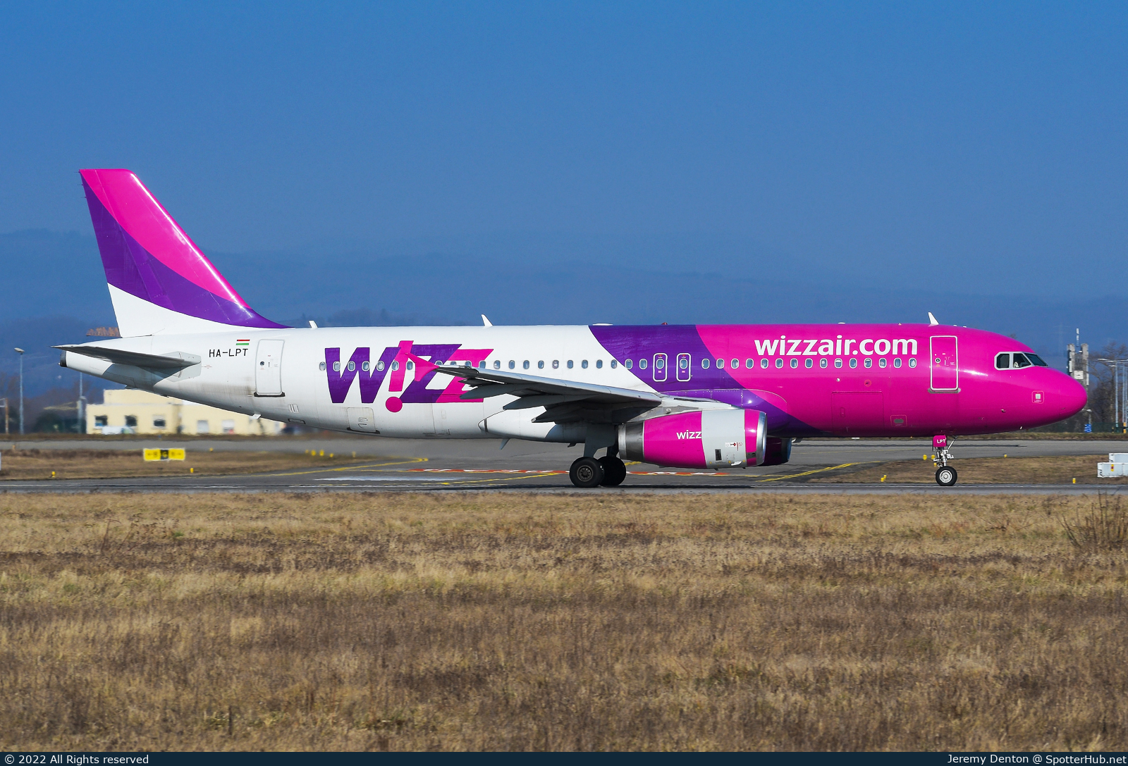 Photo of HA-LPT - Airbus A320-232 operated by Wizz Air