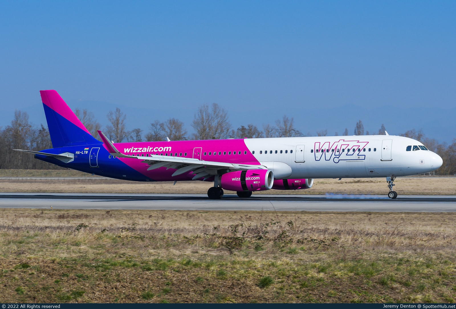 Photo of HA-LTB - Airbus A321-231 operated by Wizz Air