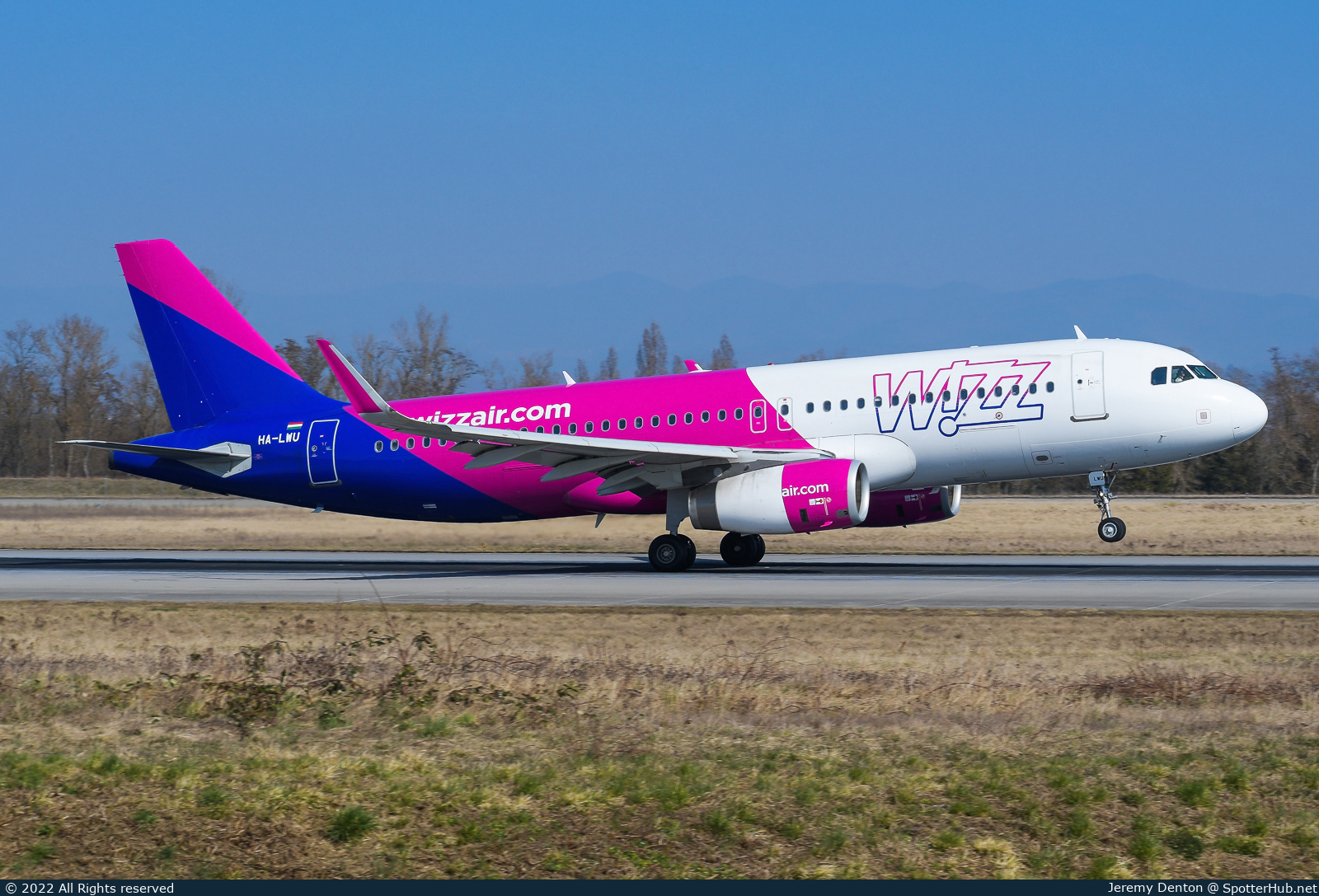 Photo of HA-LWU - Airbus A320-232 operated by Wizz Air