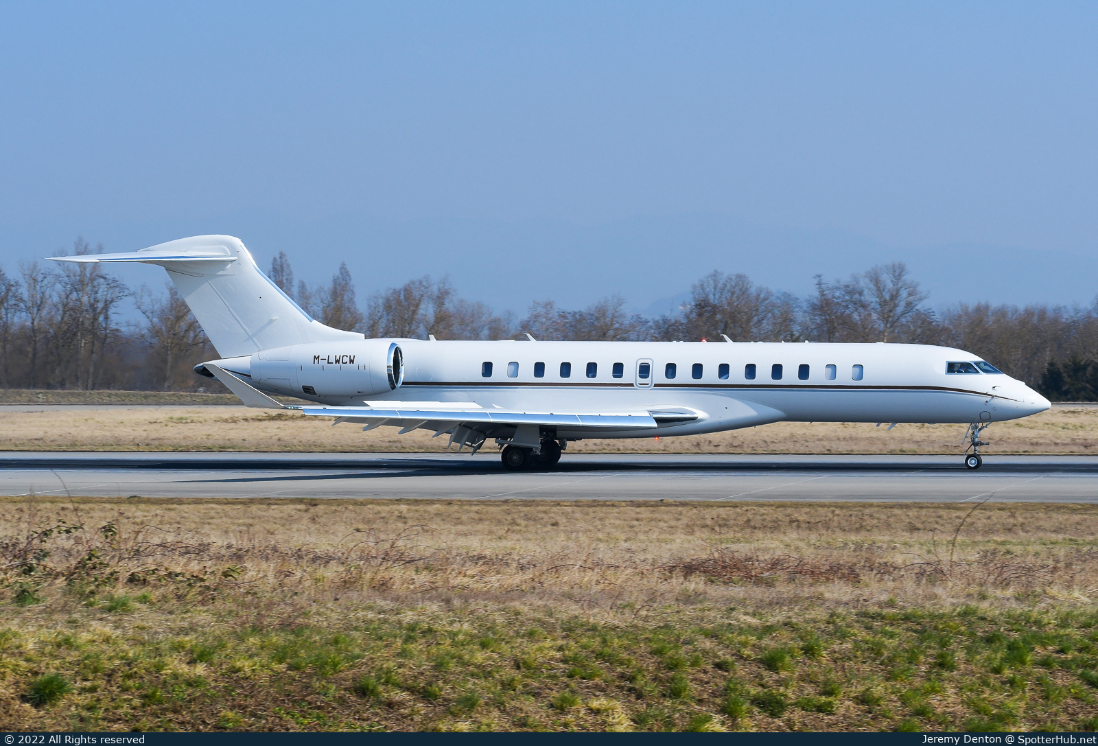 Photo of M-LWCW - Bombardier Global 7500 operated by Eircraft