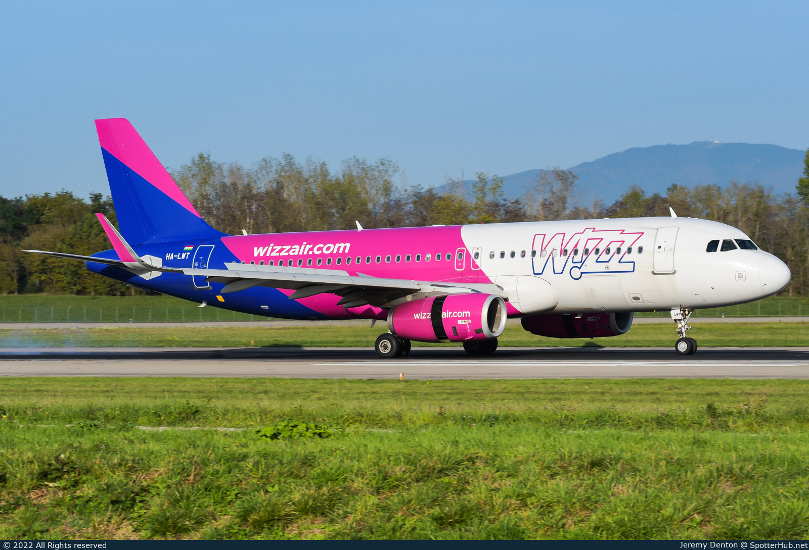 Photo of HA-LWT - Airbus A320-232 operated by Wizz Air