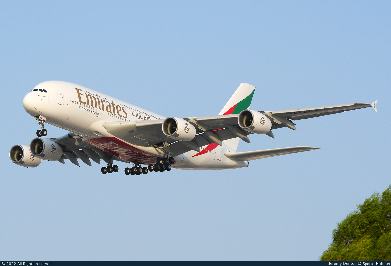 Photo of A6-EEV - Airbus A380-861 operated by Emirates