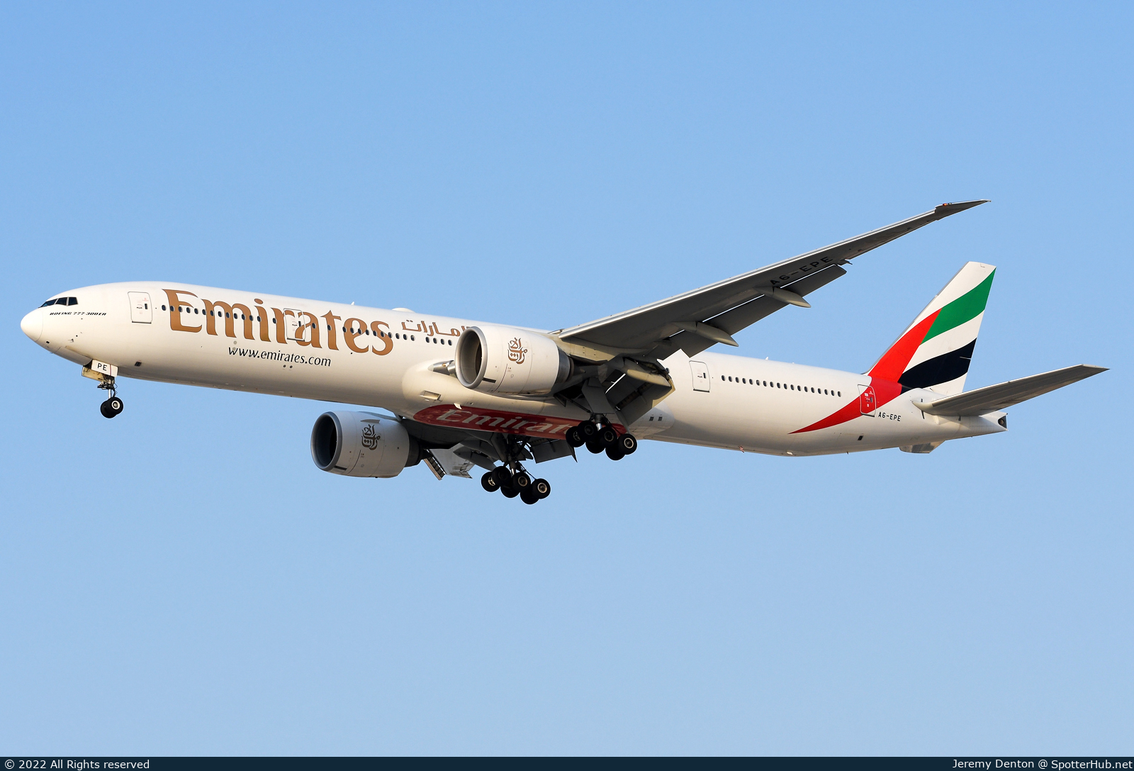 Photo of A6-EPE - Boeing 777-31H(ER) operated by Emirates
