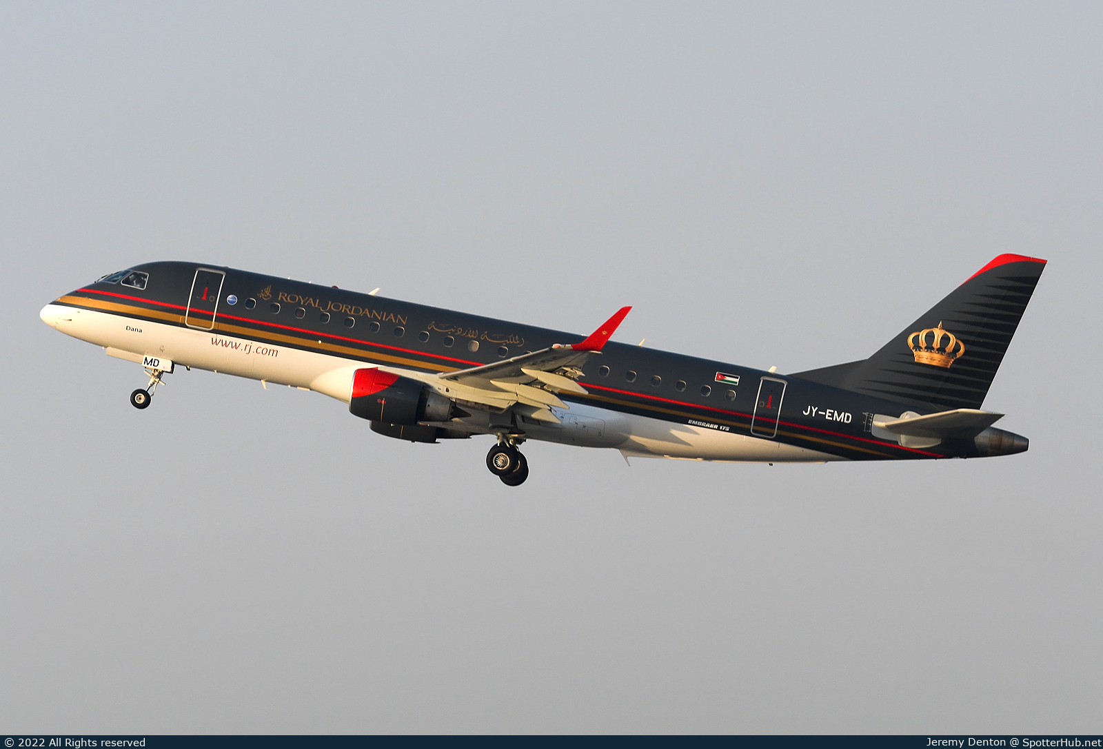 Photo of JY-EMD - Embraer ERJ-175LR operated by Royal Jordanian Airlines