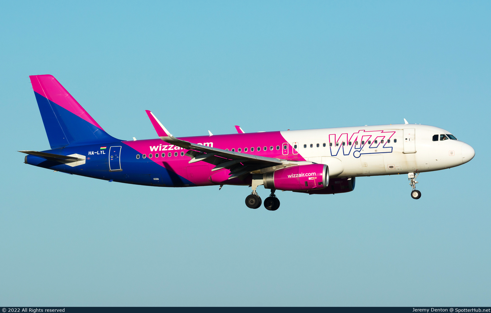 Photo of HA-LYL - Airbus A320-232 operated by Wizz Air
