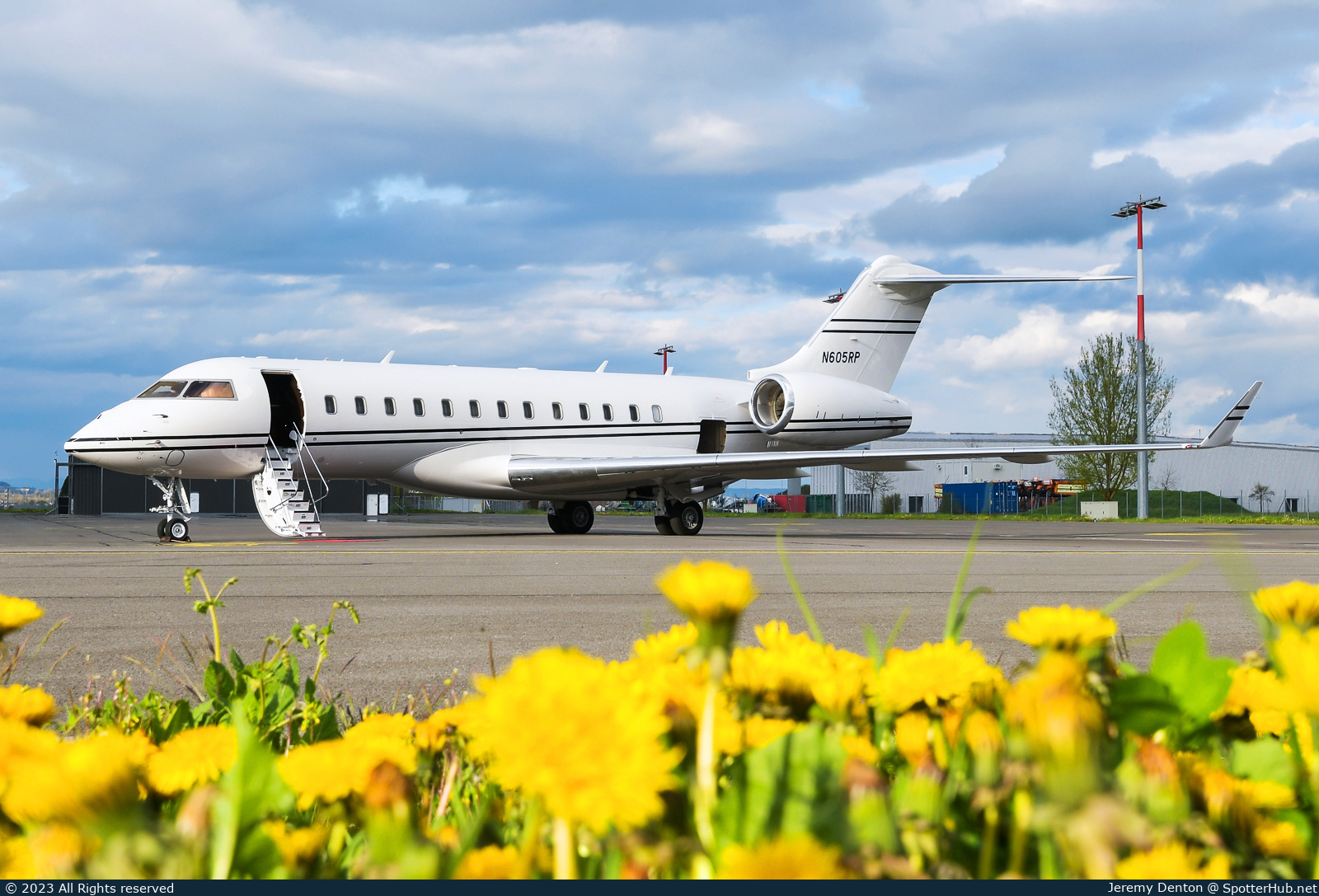 Photo of N605RP - Bombardier Global 6000 operated by Nestlé