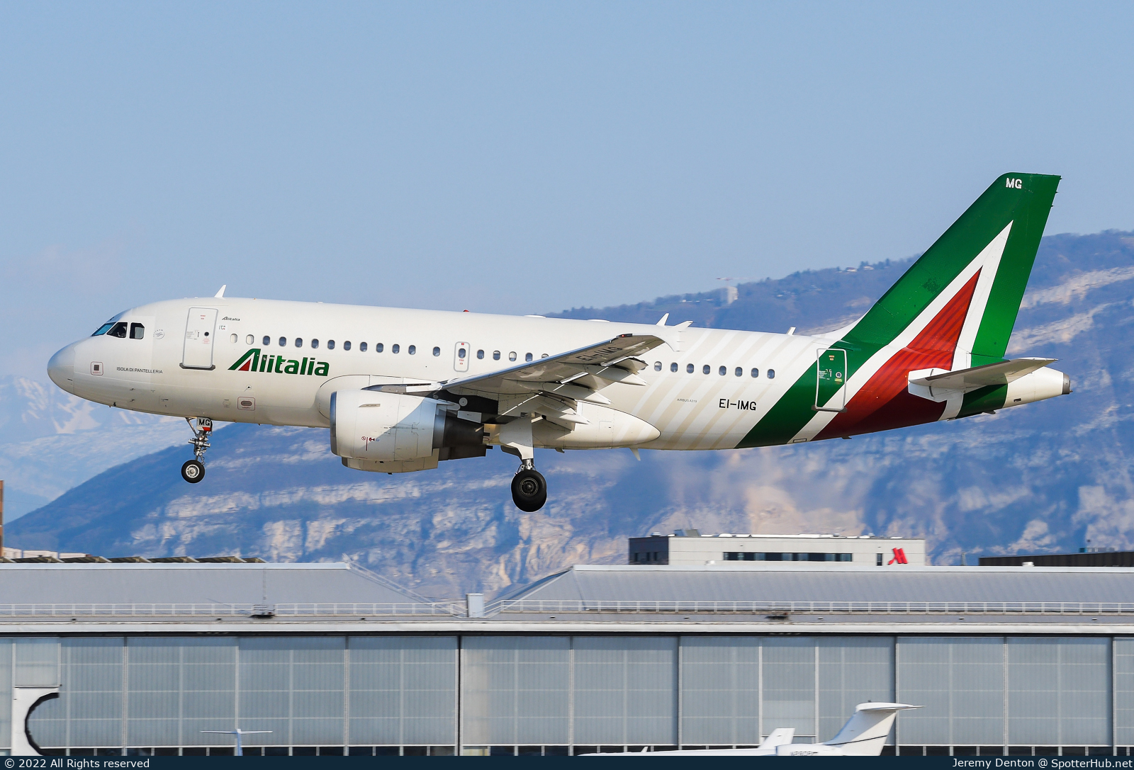 Photo of EI-IMG - Airbus A319-112 operated by Alitalia