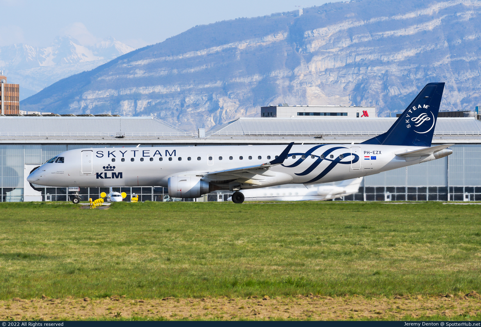 Photo of PH-EZX - Embraer ERJ-190STD operated by KLM Cityhopper