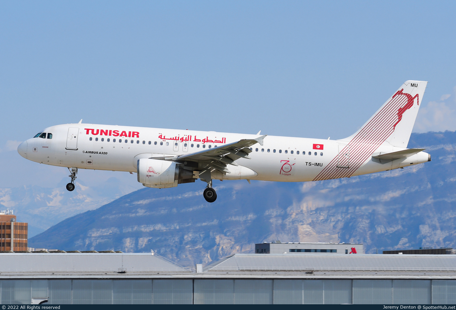 Photo of TS-IMU - Airbus A320-214 operated by Tunisair