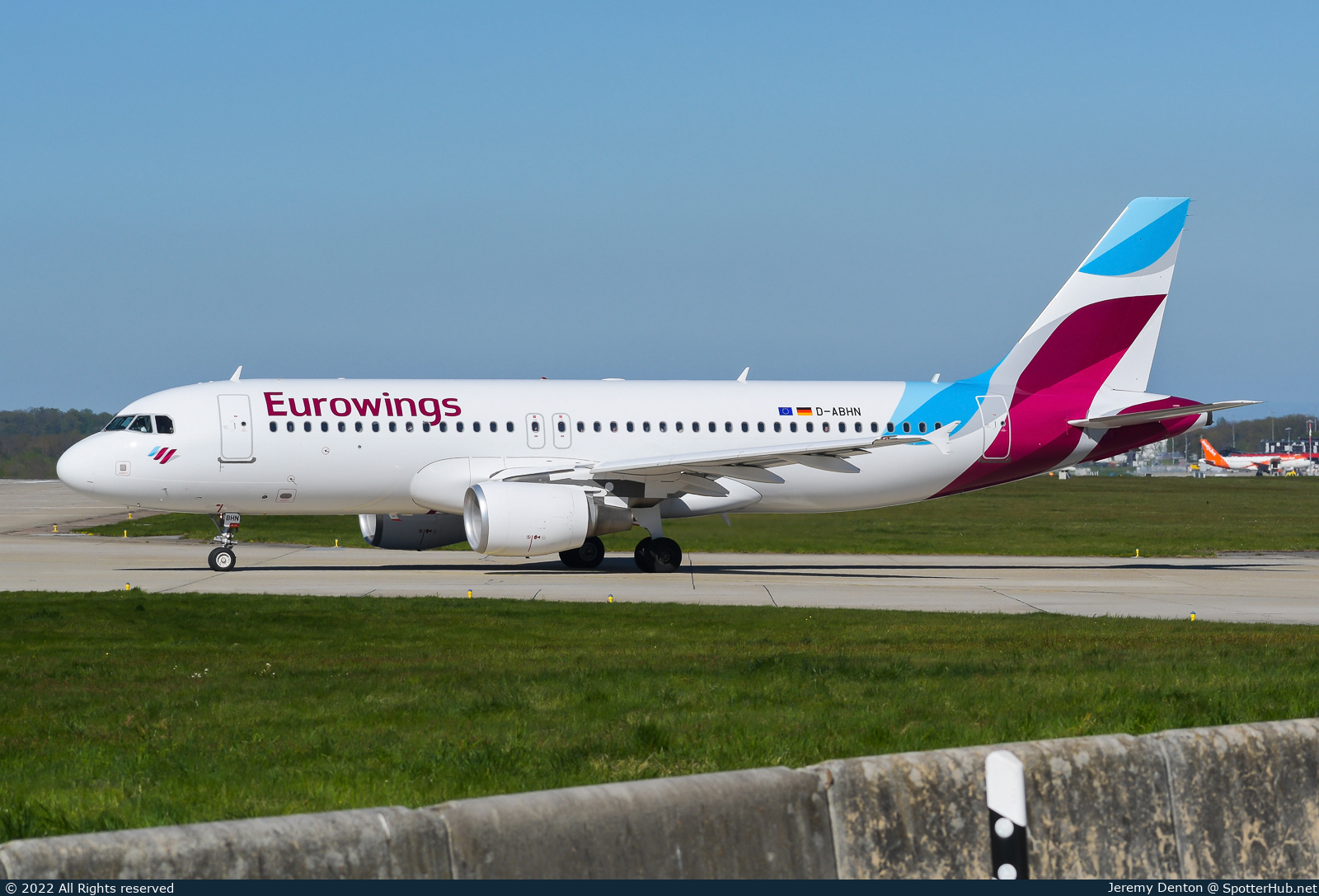 Photo of D-ABHN - Airbus A320-214 operated by Eurowings