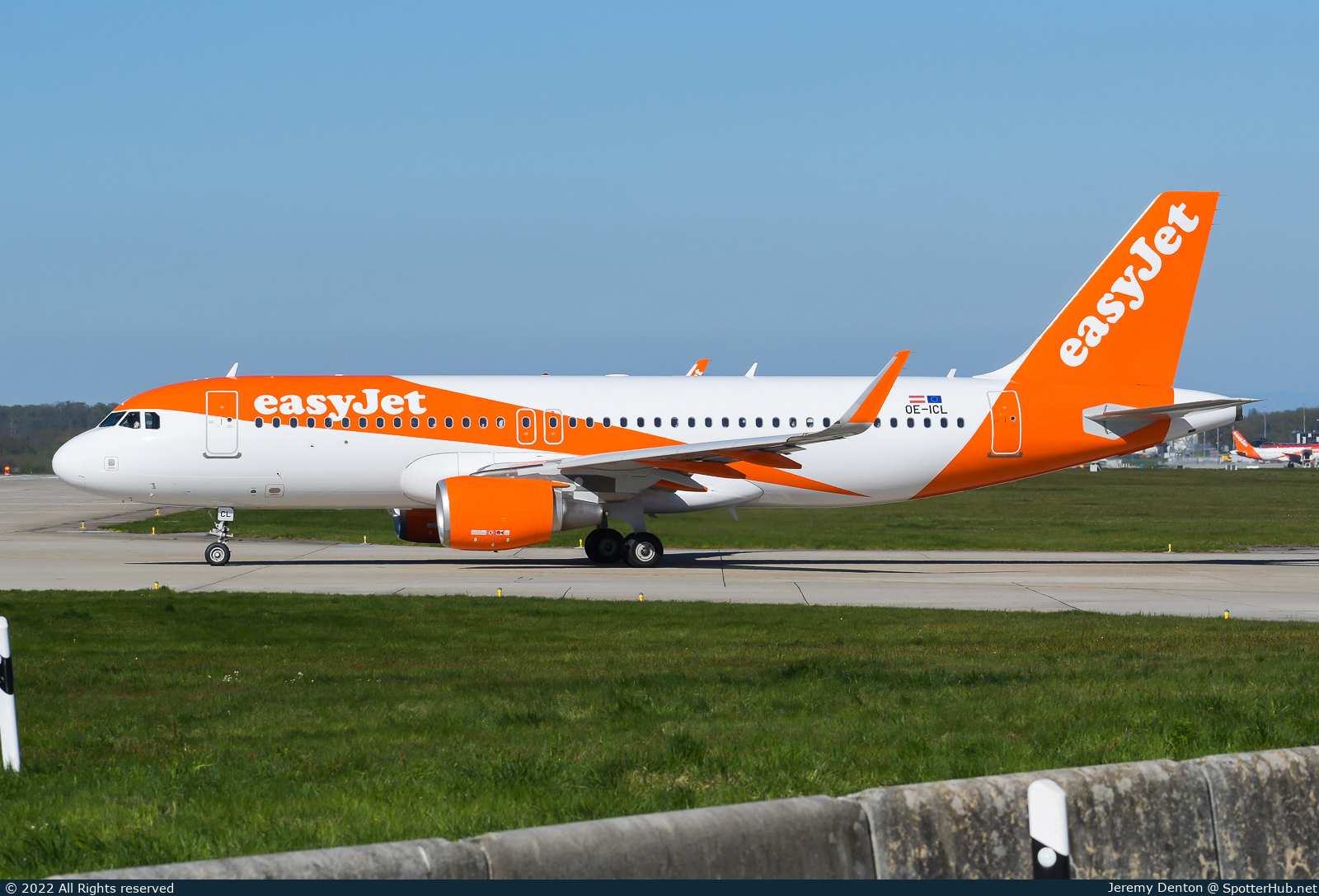 Photo of OE-ICL - Airbus A320-214 operated by easyJet Europe