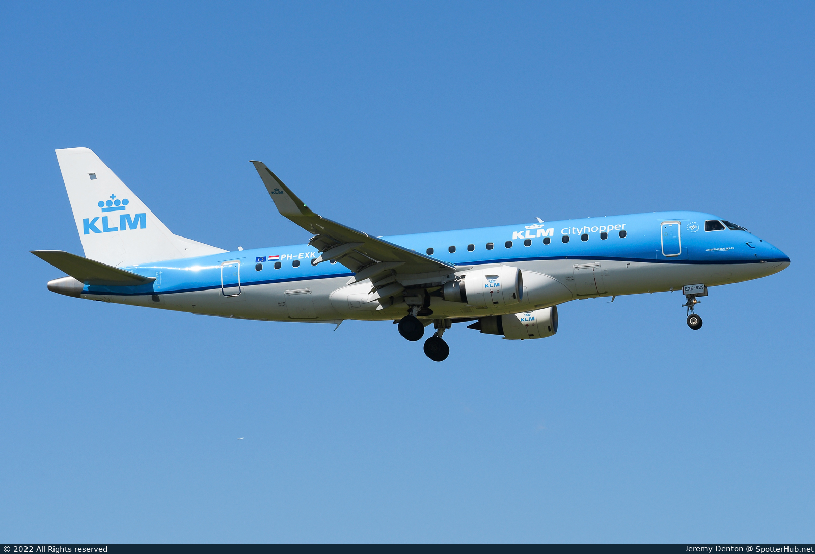Photo of PH-EXK - Embraer ERJ-175STD operated by KLM Cityhopper
