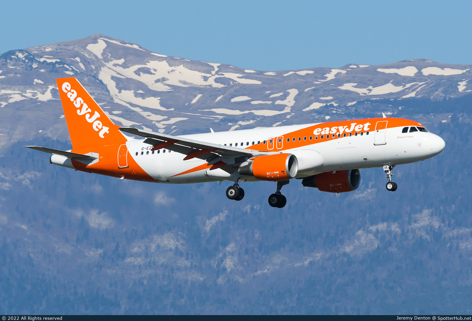 Photo of G-EZUK - Airbus A320-214 operated by easyJet