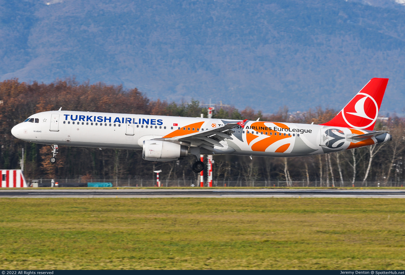 Photo of TC-JRO - Airbus A321-231 operated by Turkish Airlines