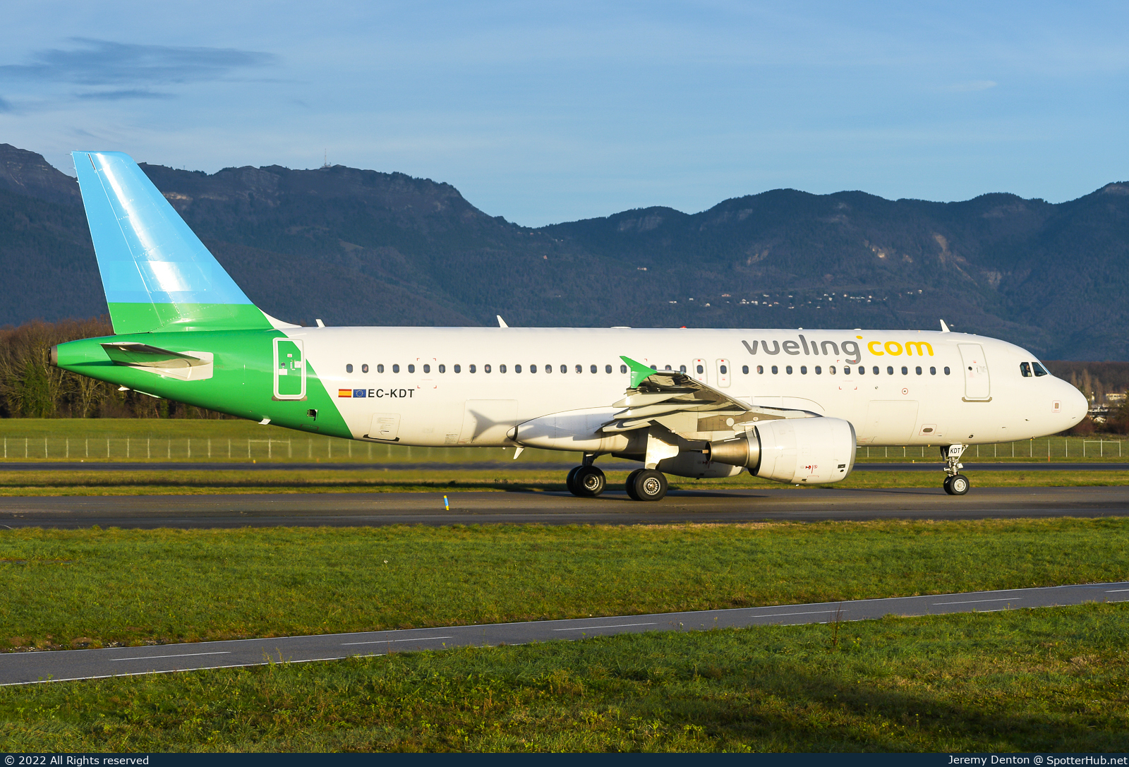 Photo of EC-KDT - Airbus A320-216 operated by Vueling