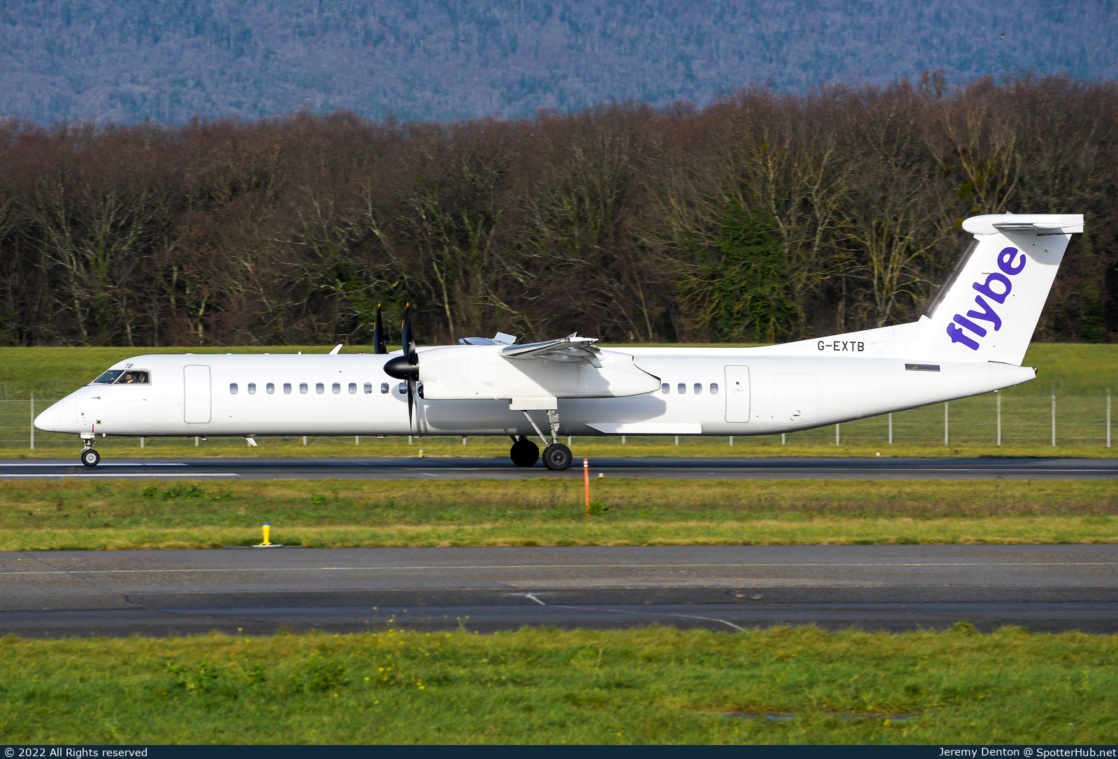Photo of G-EXTB - Bombardier DHC-8-402 Dash 8 Q400 operated by flybe