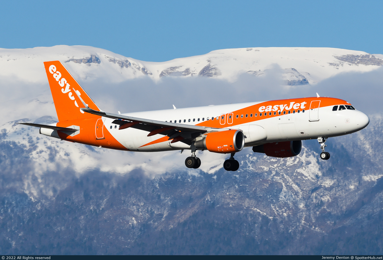 Photo of OE-INE - Airbus A320-214 operated by easyJet Europe