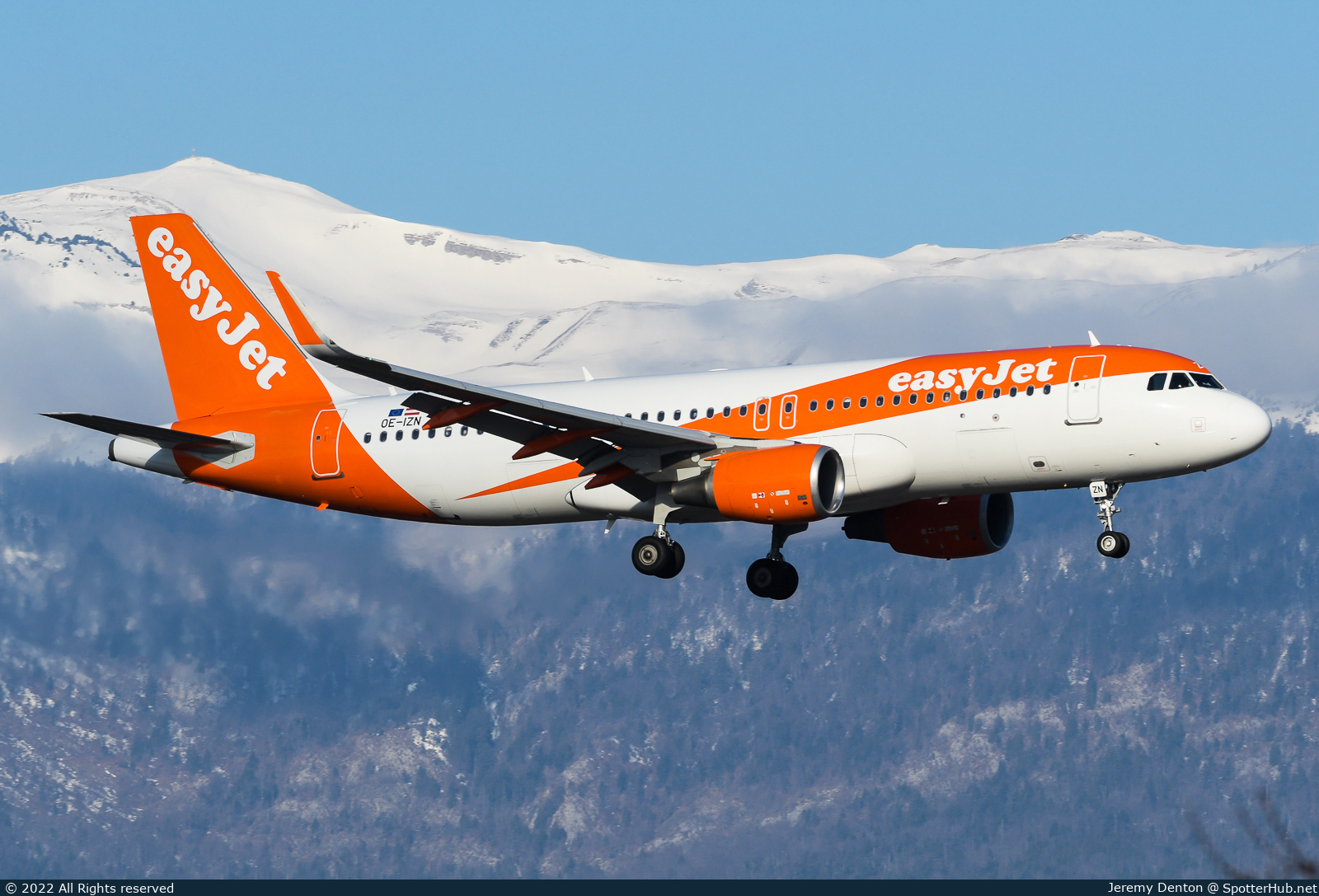Photo of OE-IZN - Airbus A320-214 operated by easyJet Europe
