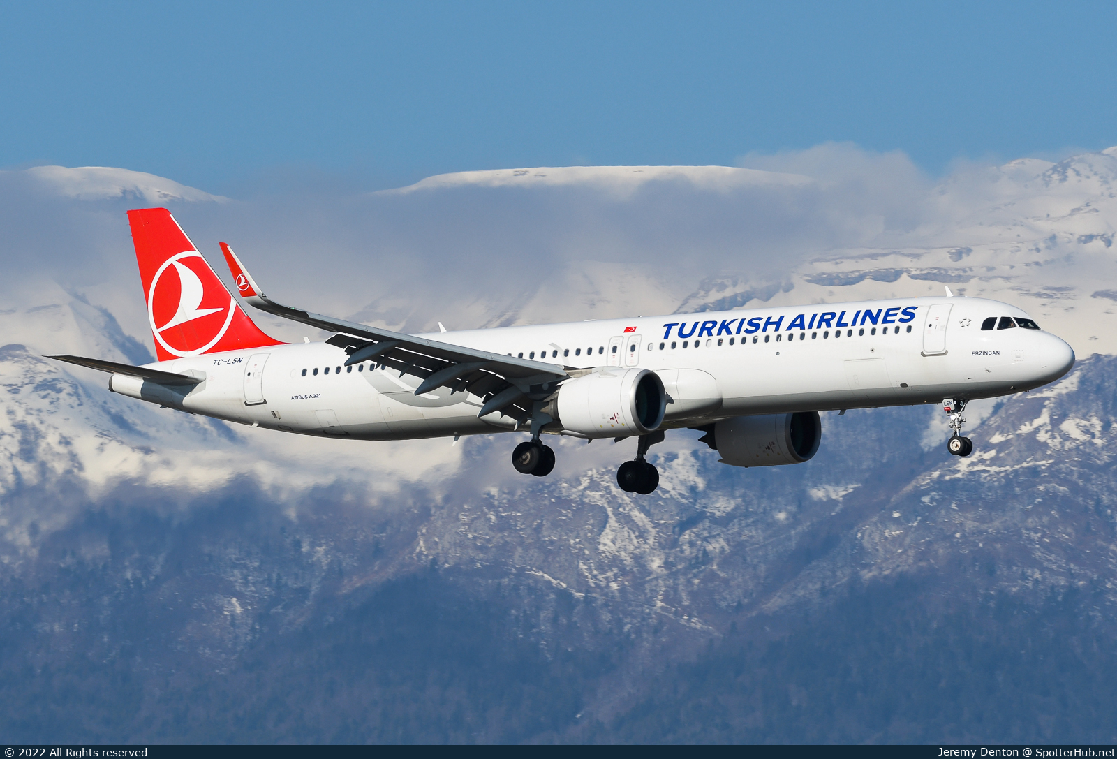 Photo of TC-LSN - Airbus A321-271NX operated by Turkish Airlines