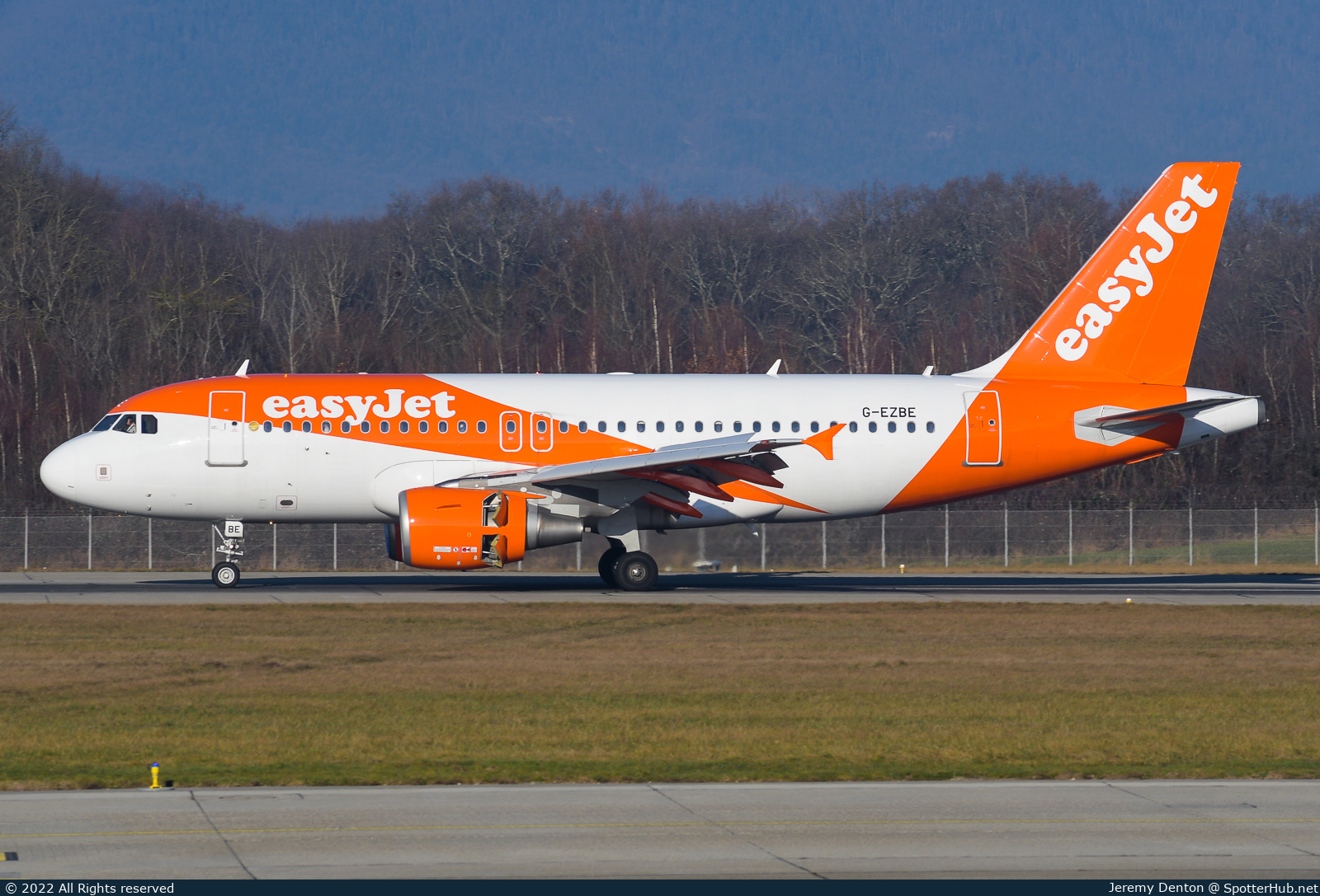 Photo of G-EZBE - Airbus A319-111 operated by easyJet