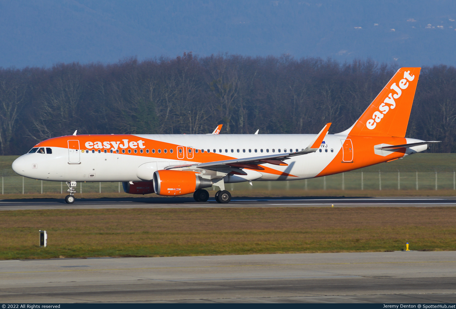 Photo of OE-IVJ - Airbus A320-214 operated by easyJet Europe