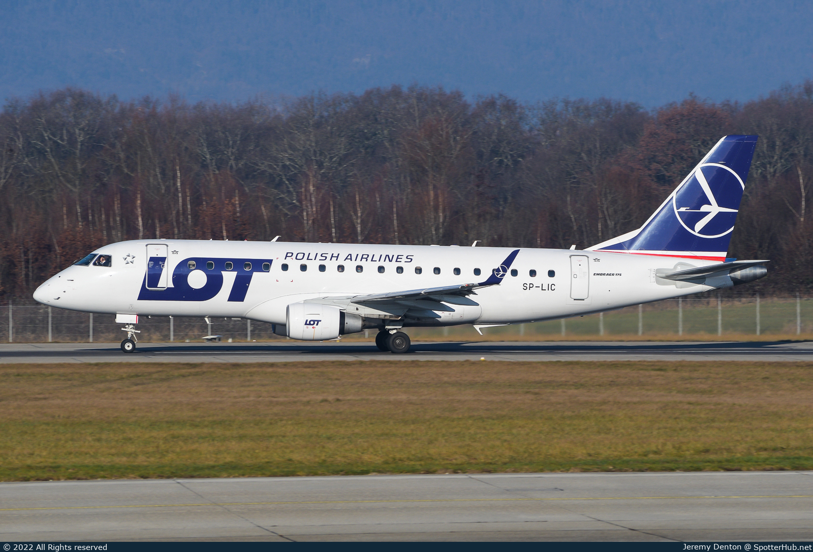 Photo of SP-LIC - Embraer ERJ-175STD operated by LOT Polish Airlines