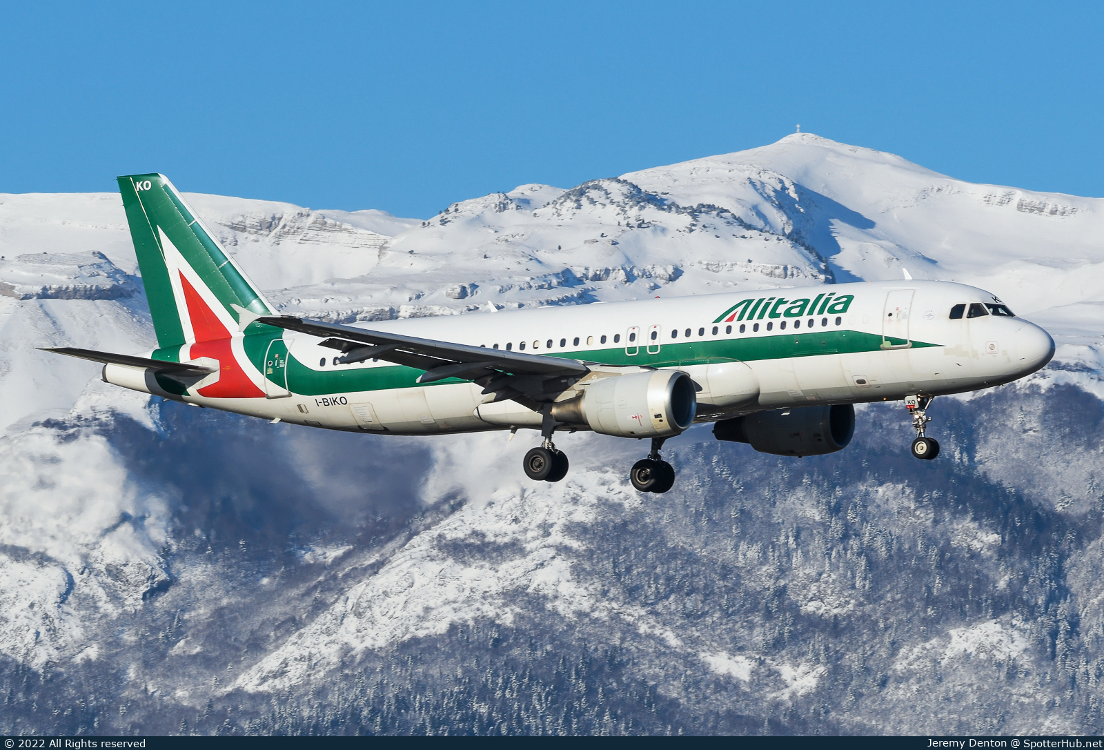 Photo of I-BIKO - Airbus A320-214 operated by Alitalia