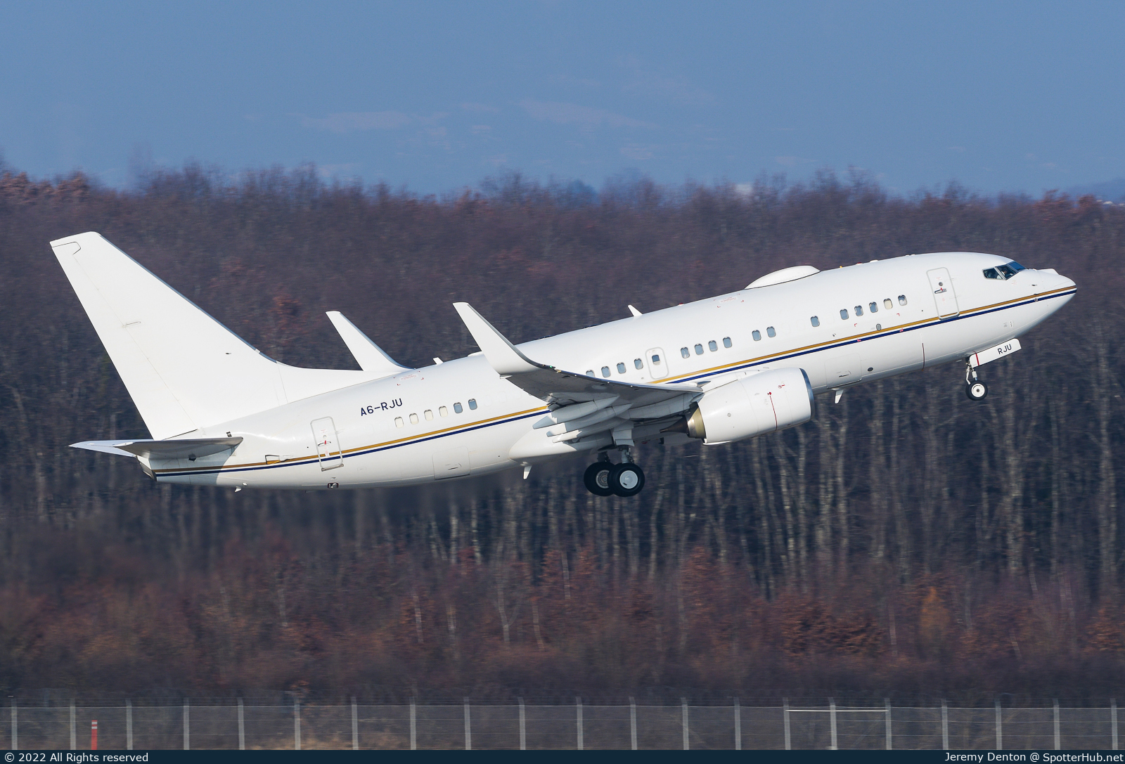 Photo of A6-RJU - Boeing 737-77W(BBJ) operated by Royal Jet