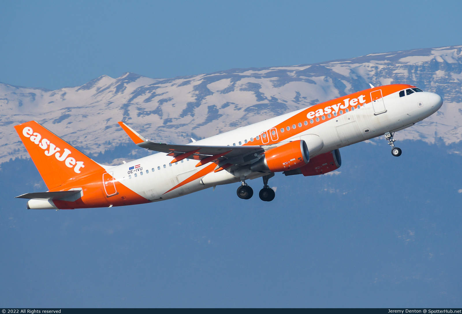 Photo of OE-IVU - Airbus A320-214 operated by easyJet Europe