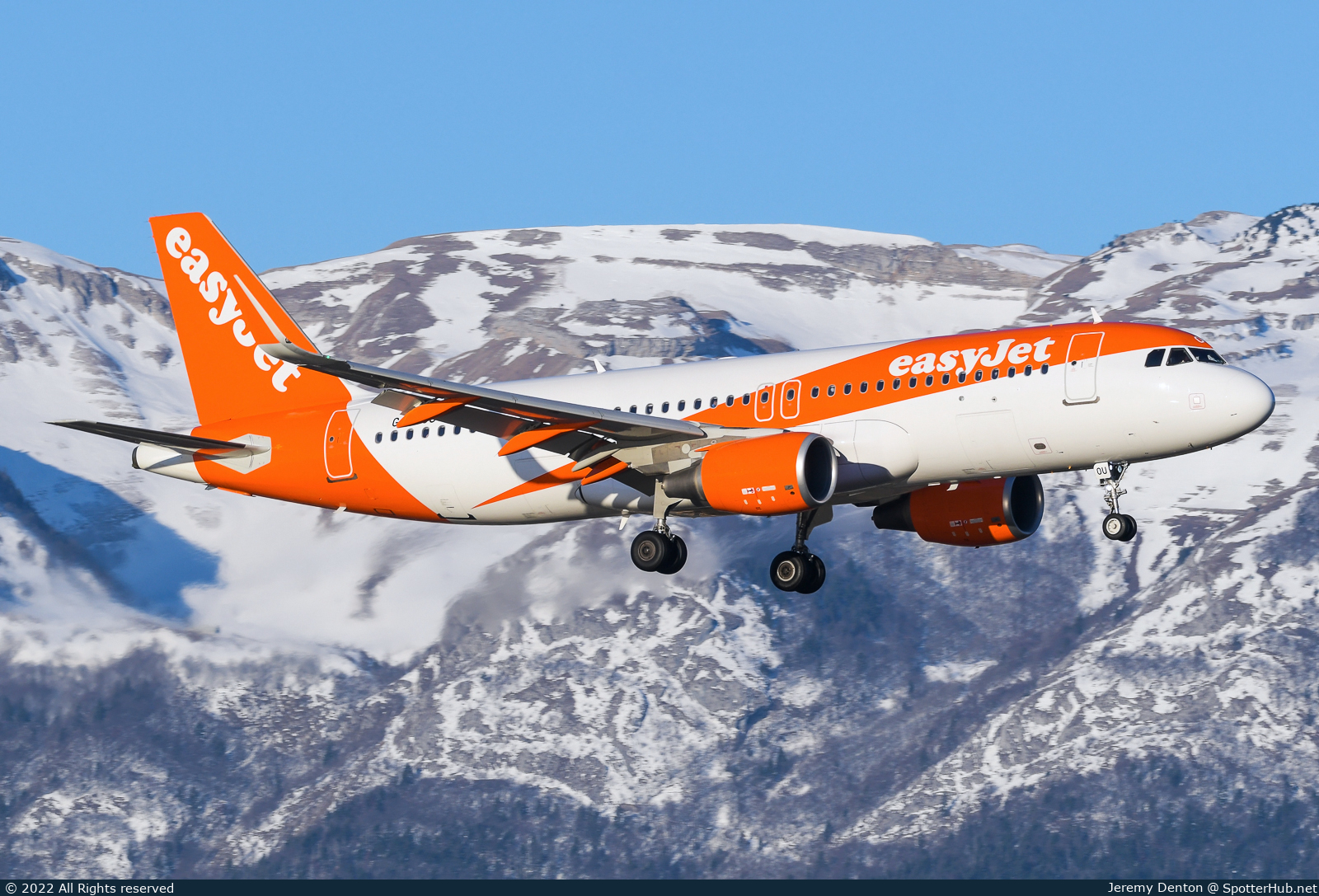Photo of G-EZOU - Airbus A320-214 operated by easyJet