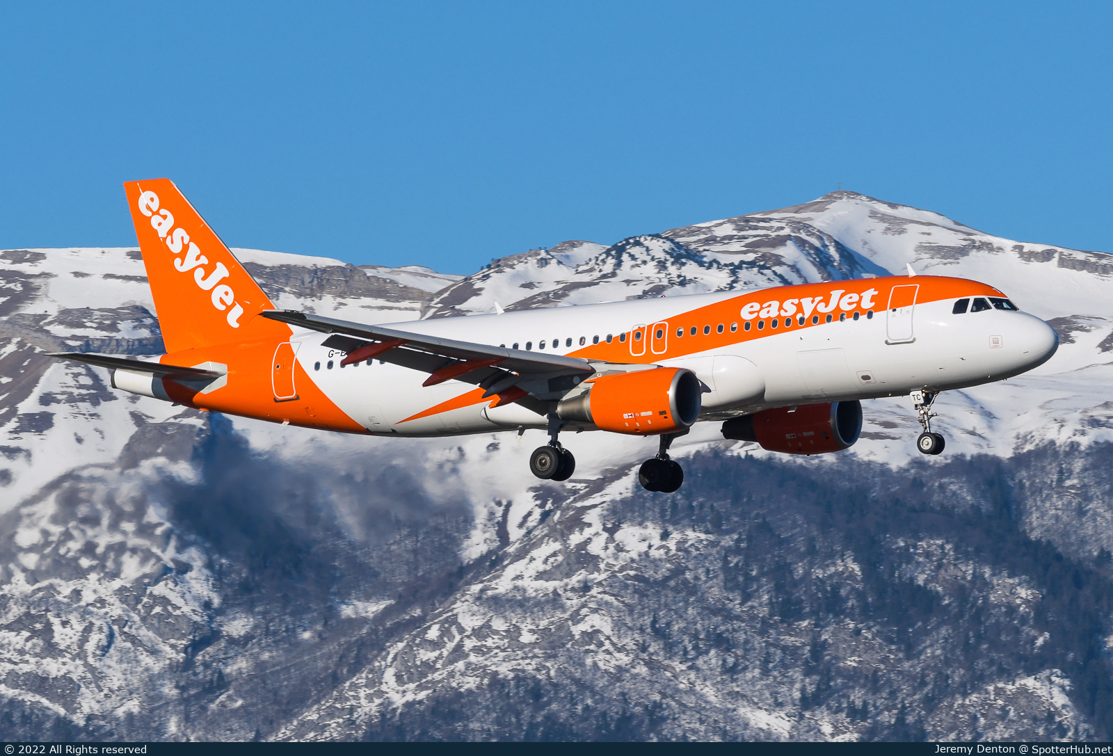 Photo of G-EZTC - Airbus A320-214 operated by easyJet