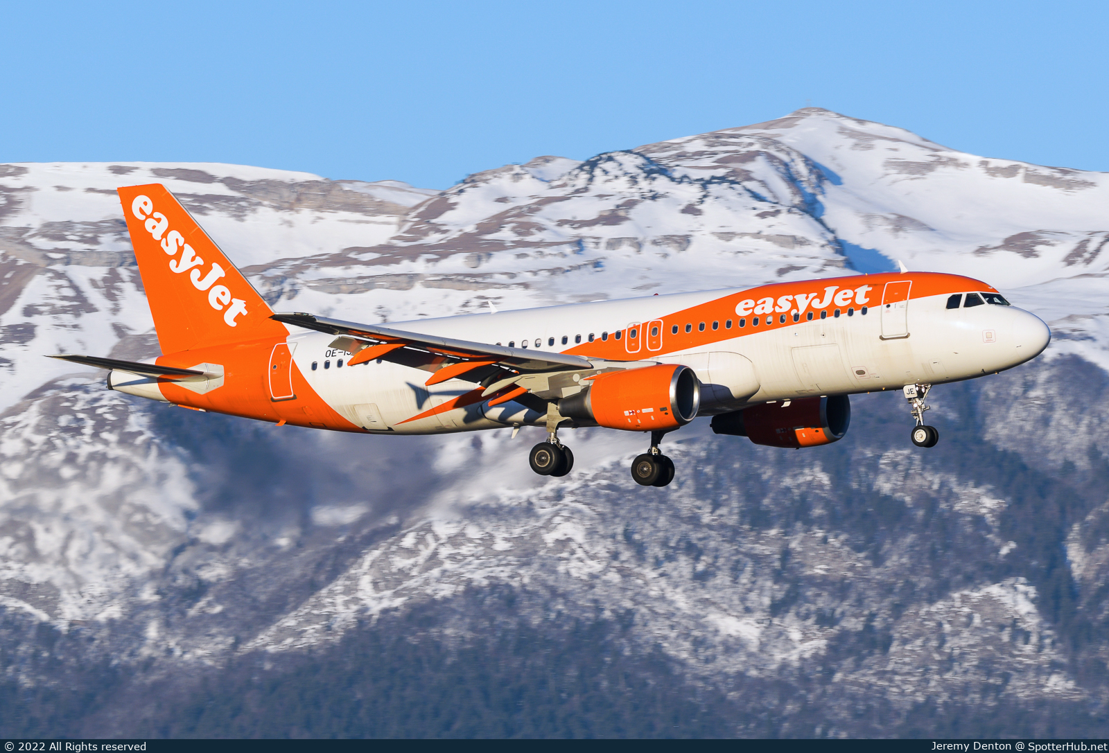 Photo of OE-IJE - Airbus A320-214 operated by easyJet Europe