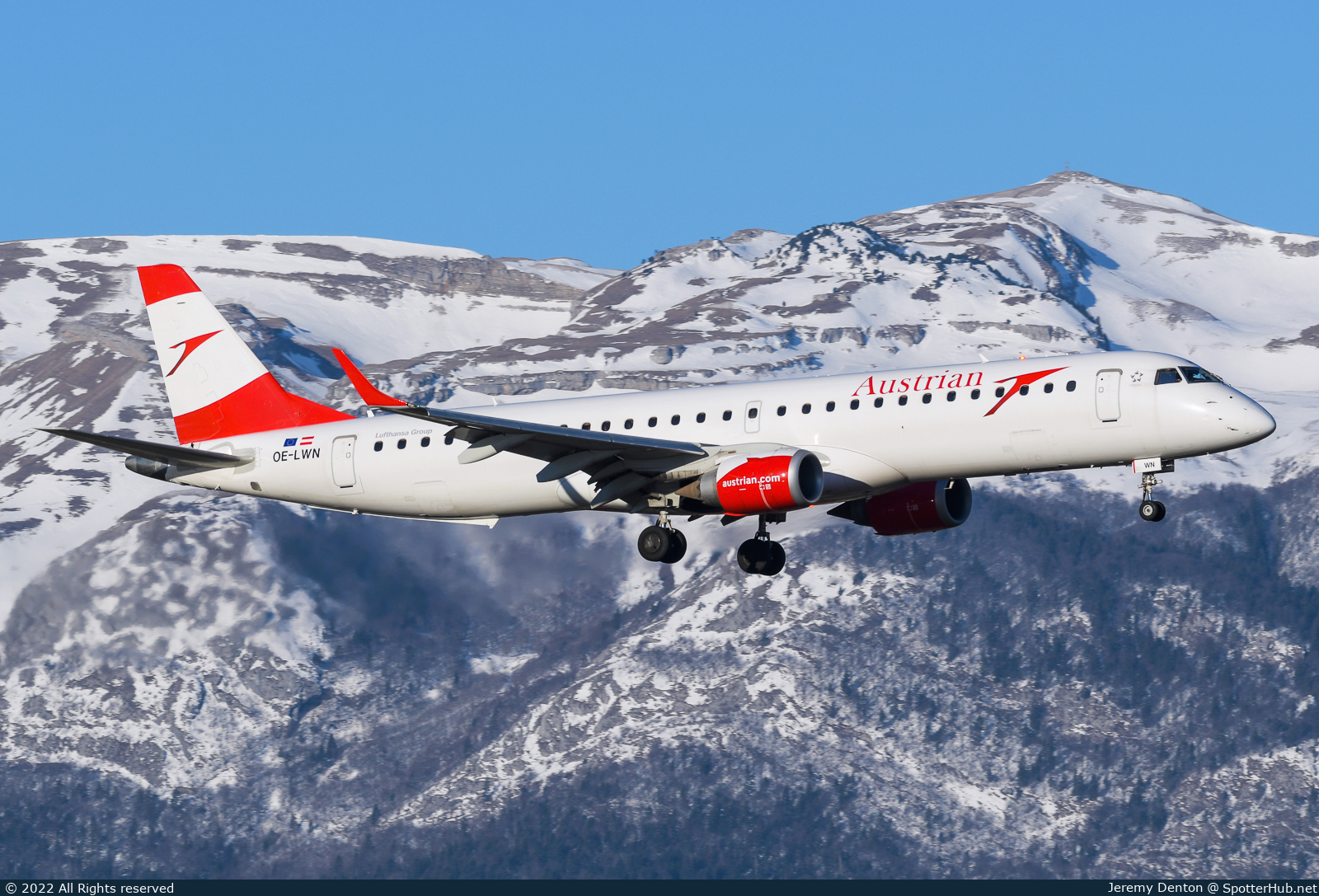 Photo of OE-LWN - Embraer ERJ-195LR operated by Austrian Airlines