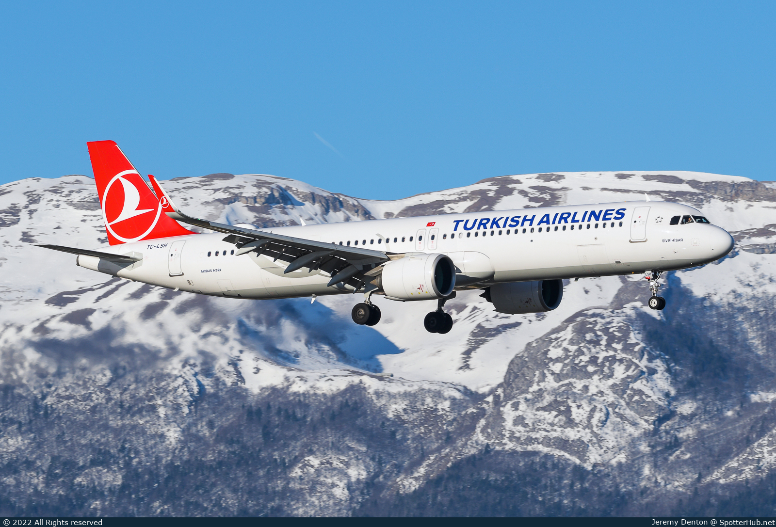 Photo of TC-LSH - Airbus A321-271NX operated by Turkish Airlines