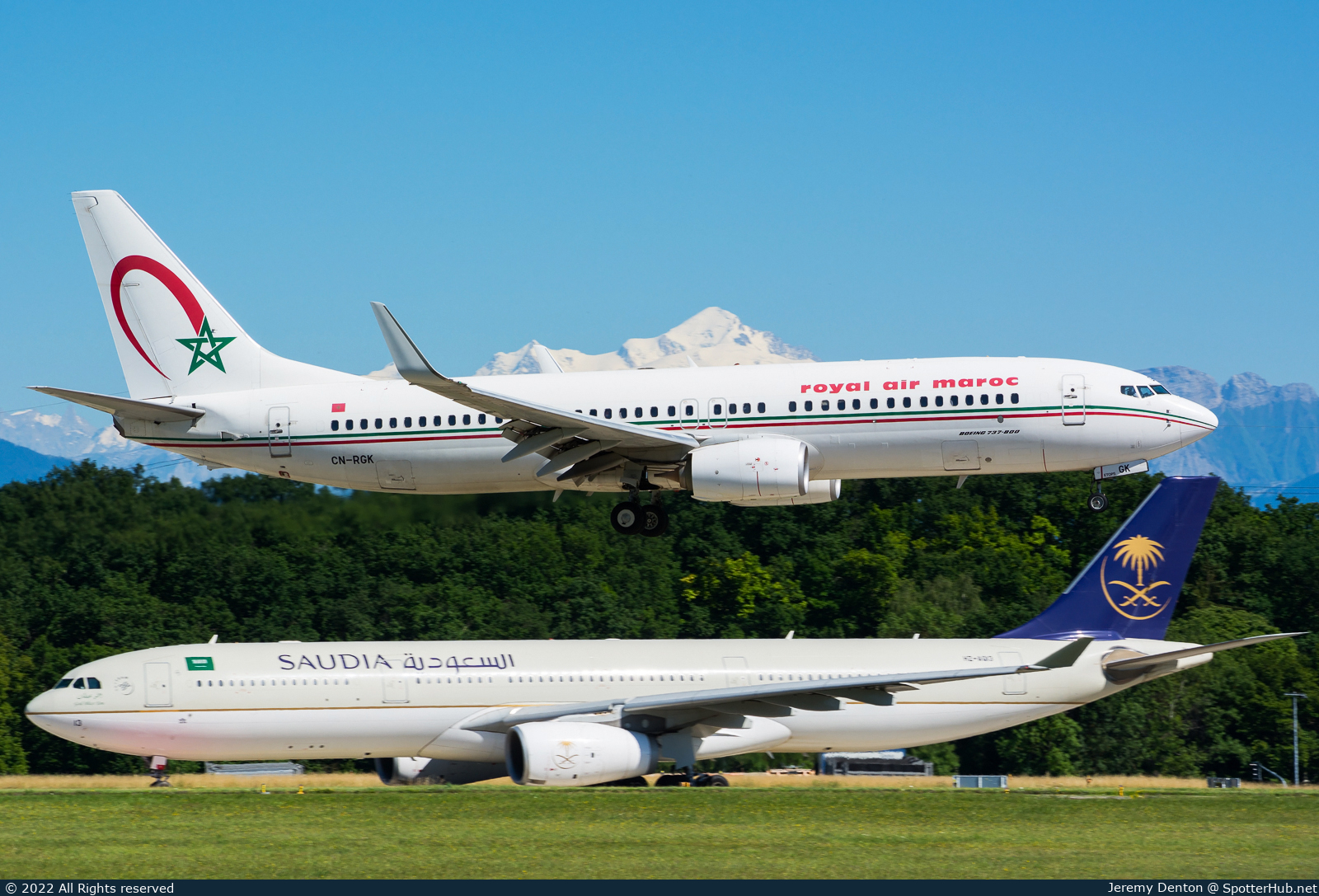 Photo of CN-RGK - Boeing 737-8B6 operated by Royal Air Maroc