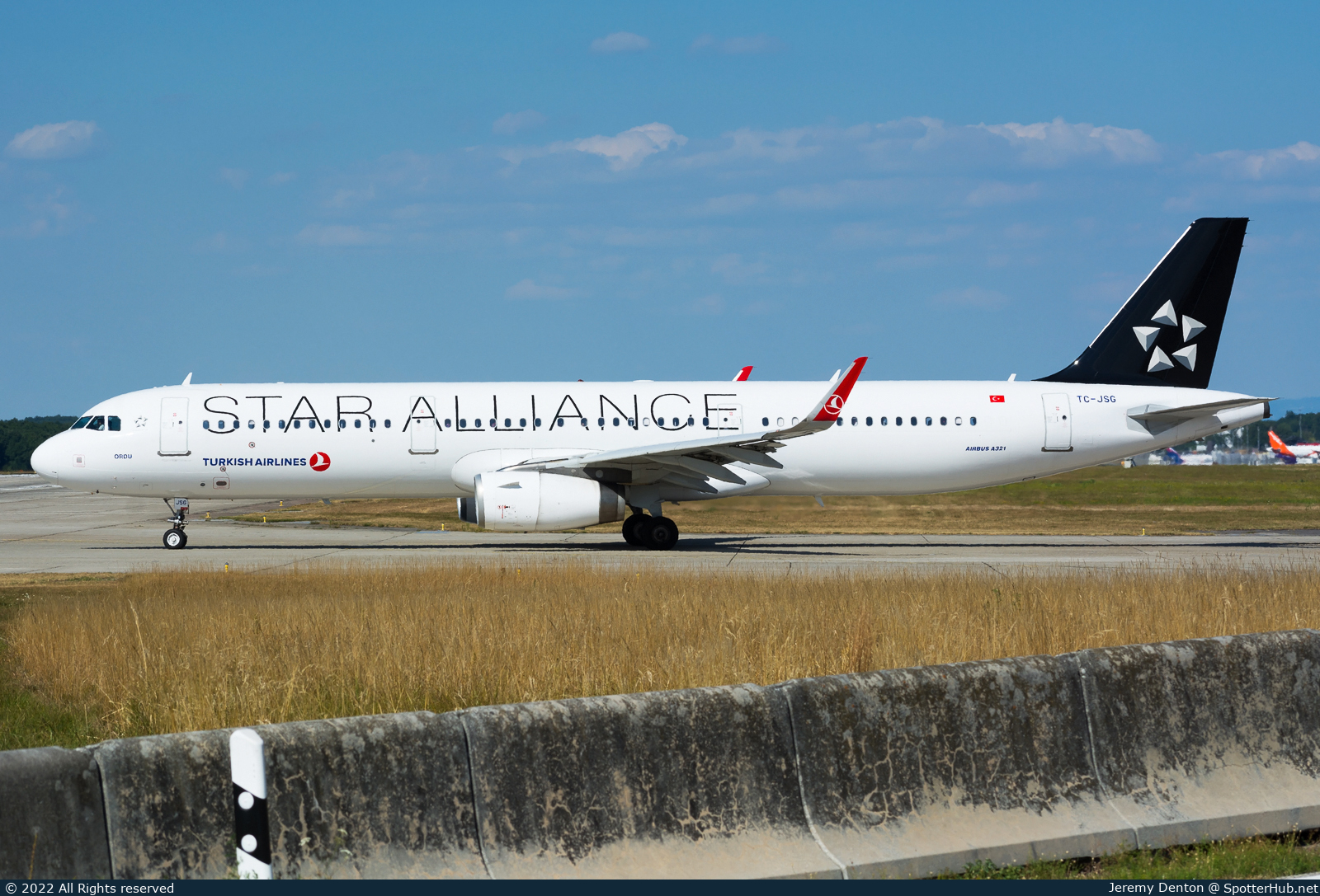 Photo of TC-JSG - Airbus A321-231 operated by Turkish Airlines
