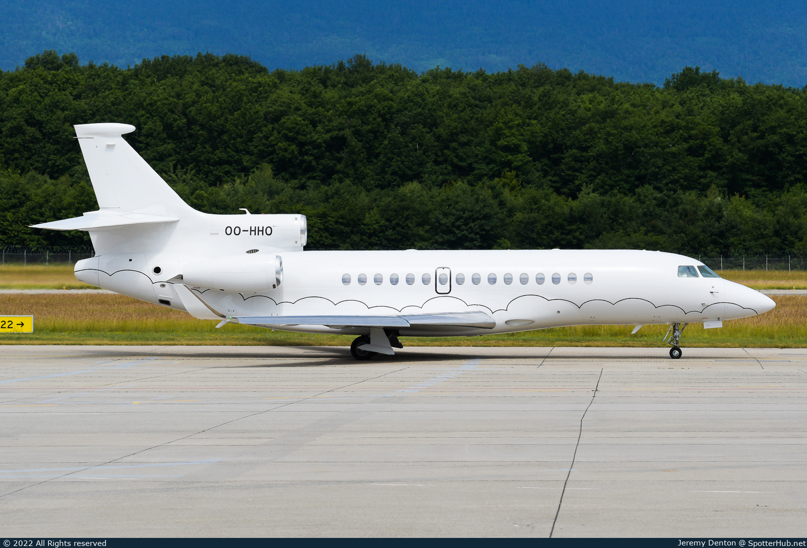 Photo of OO-HHO - Dassault Falcon 8X operated by Abelag Aviation