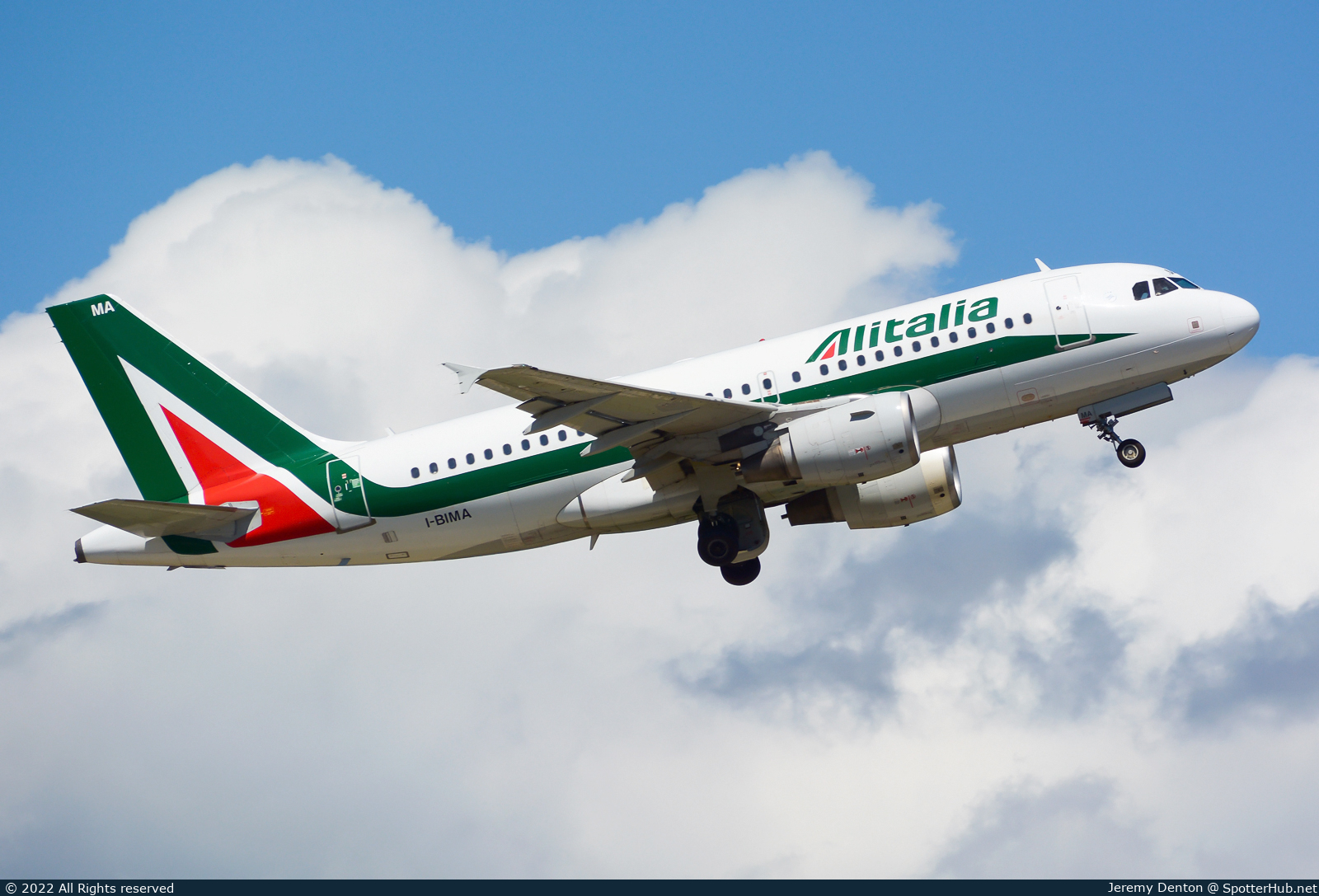 Photo of I-BIMA - Airbus A319-112 operated by Alitalia