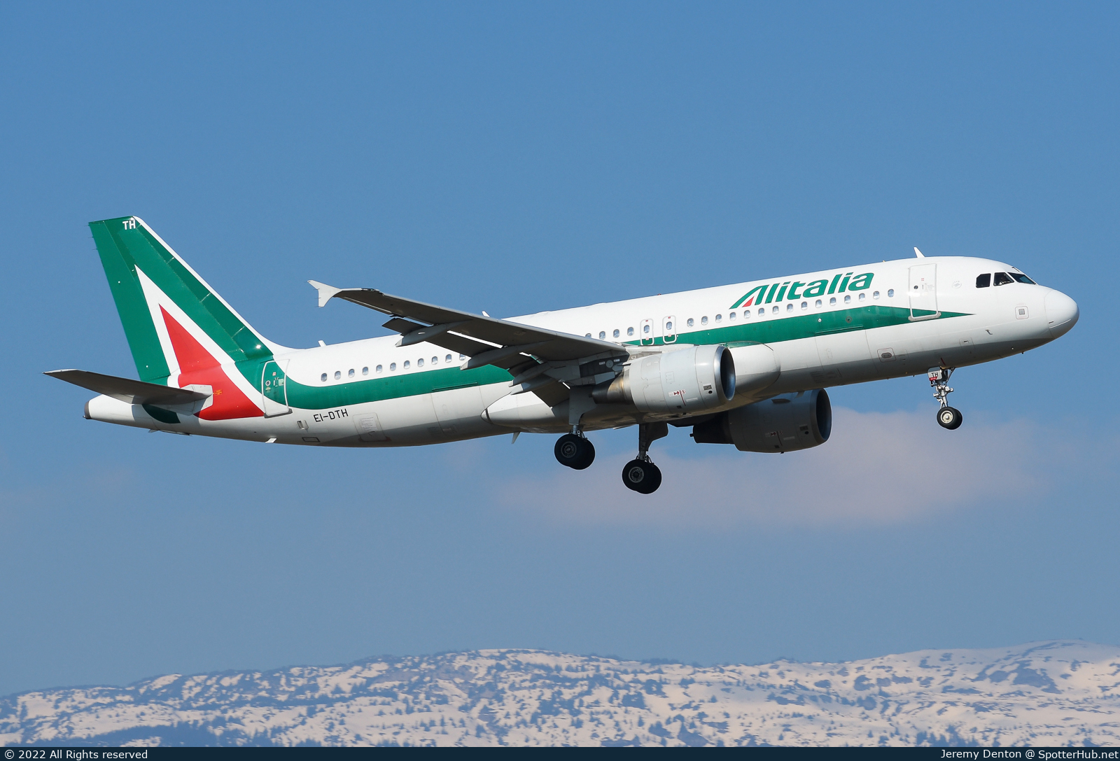 Photo of EI-DTH - Airbus A320-216 operated by Alitalia