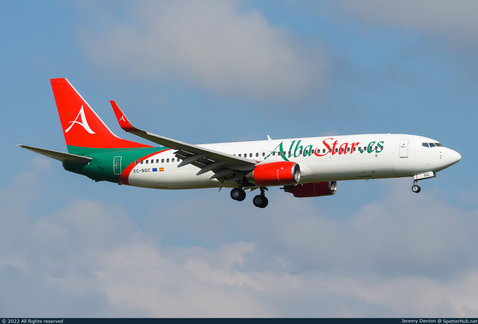 Photo of EC-NGC - Boeing 737-809 operated by AlbaStar
