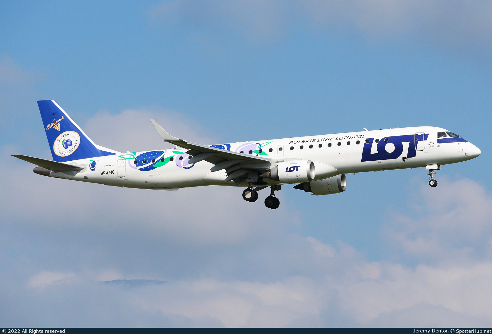 Photo of SP-LNC - Embraer ERJ-195LR operated by LOT Polish Airlines