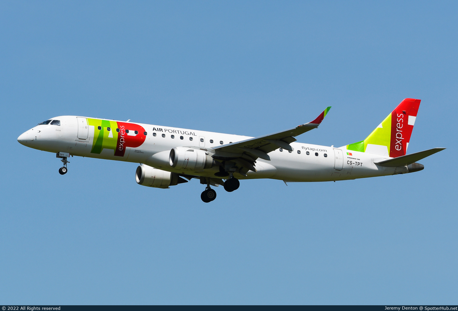 Photo of CS-TPT - Embraer ERJ-190LR operated by TAP Express (opb Portugália Airlines)