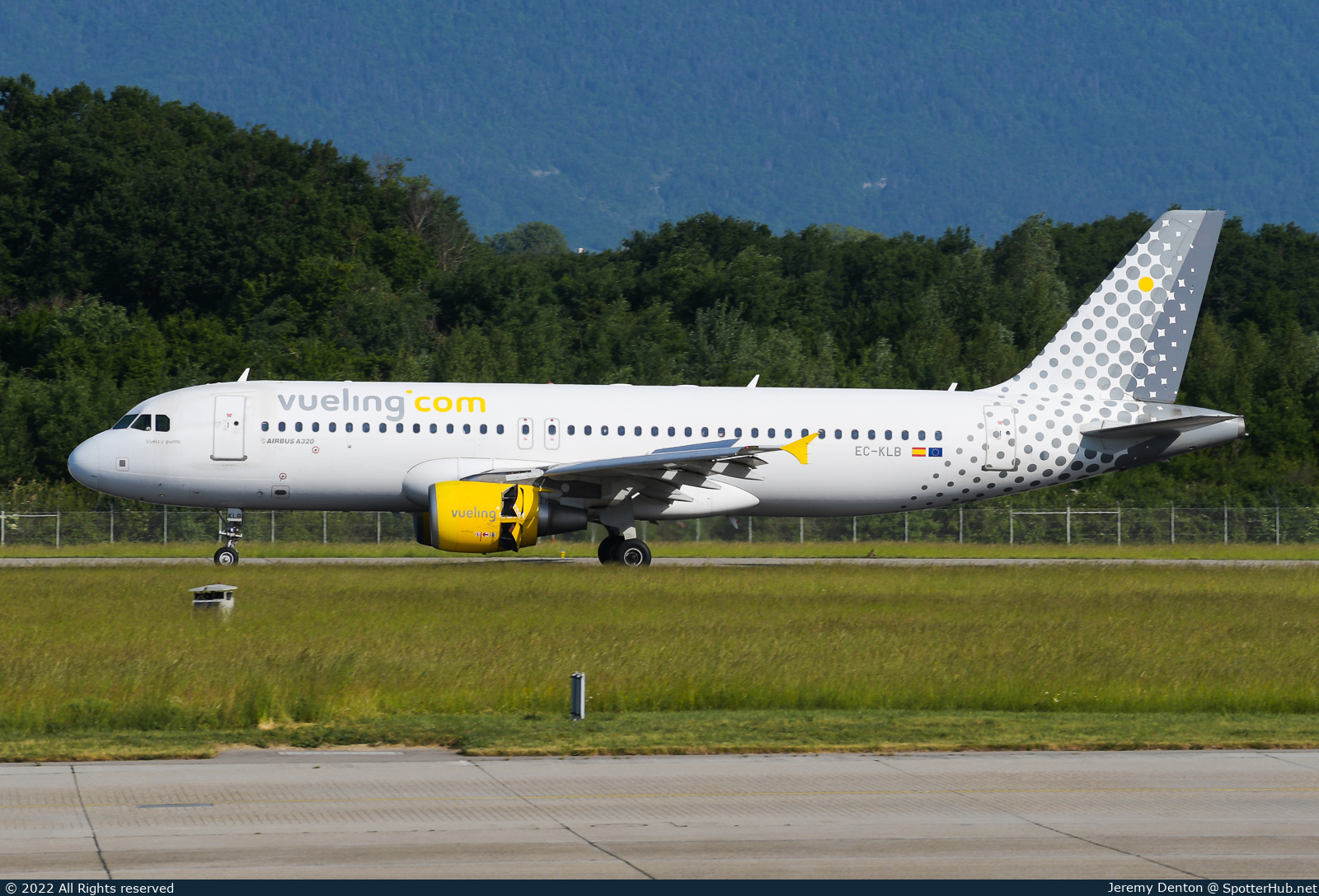 Photo of EC-KLB - Airbus A320-214 operated by Vueling