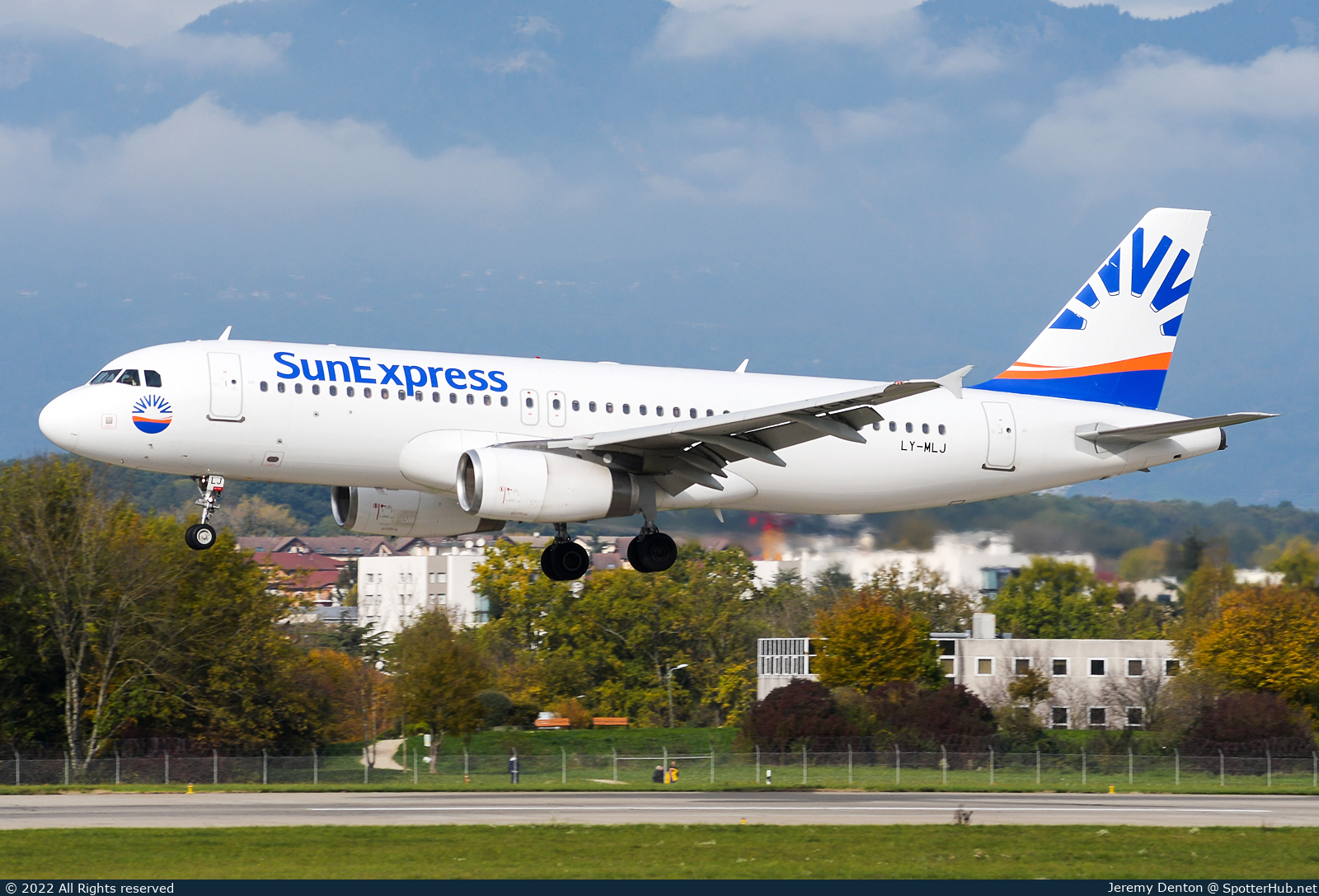 Photo of LY-MLJ - Airbus A320-232 operated by SunExpress (opb Avion Express)