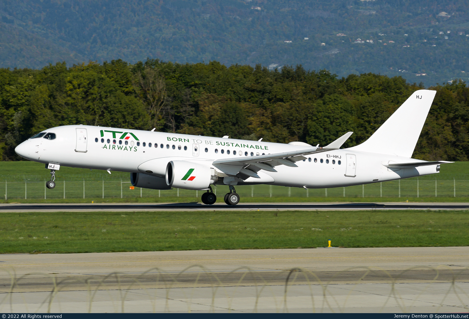 Photo of EI-HHJ - Airbus A220-300 operated by ITA Airways